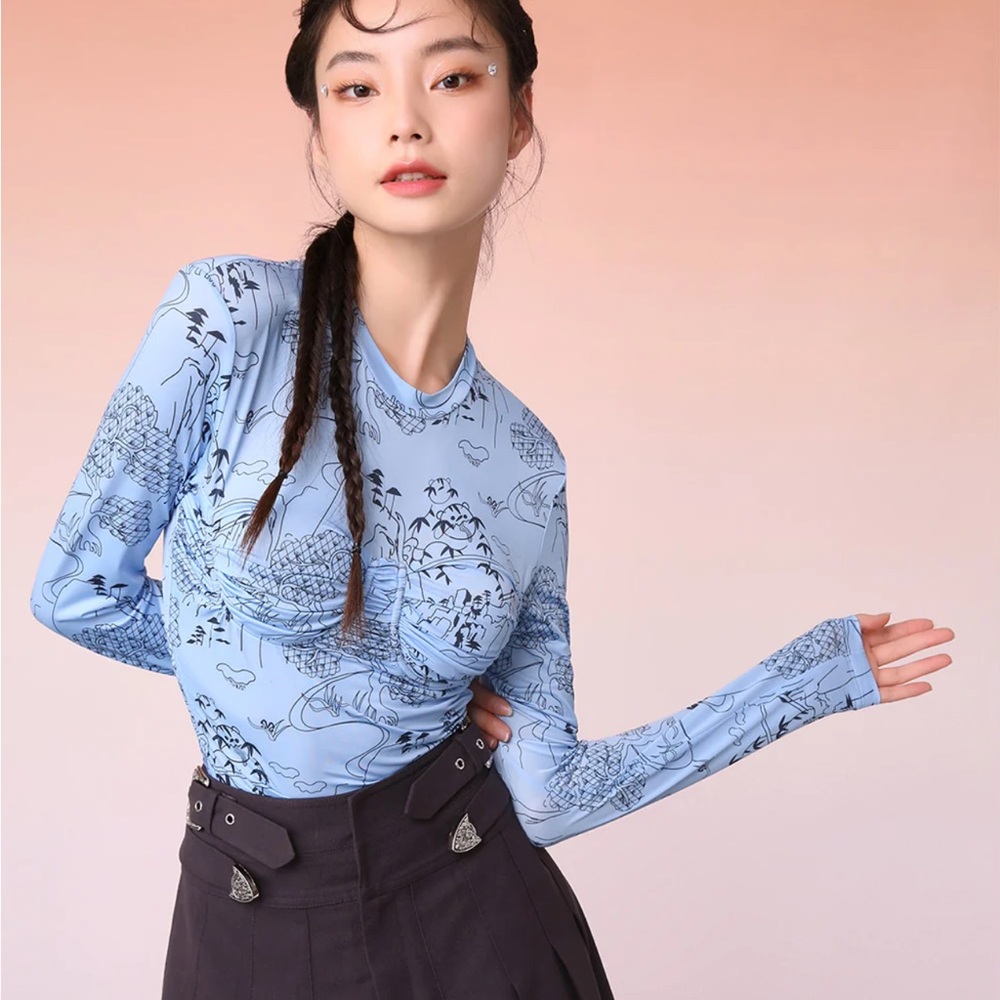 NWT MUKZIN Designer Blue Graphic Stretch Longsleeve Top